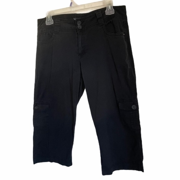 Baccini Black Capris - Picture 7 of 11